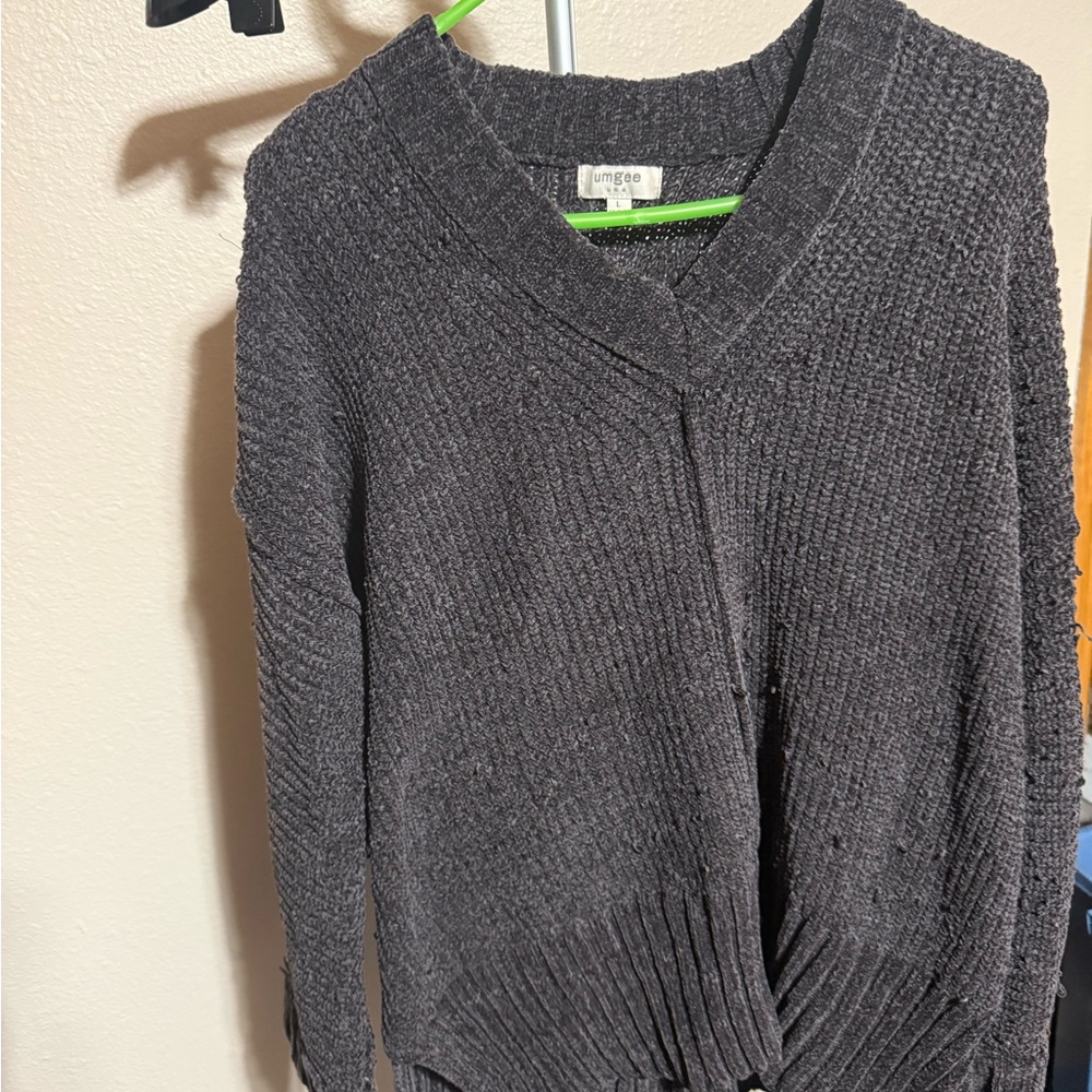 Umgee Charcoal V-Neck‎ Sweater